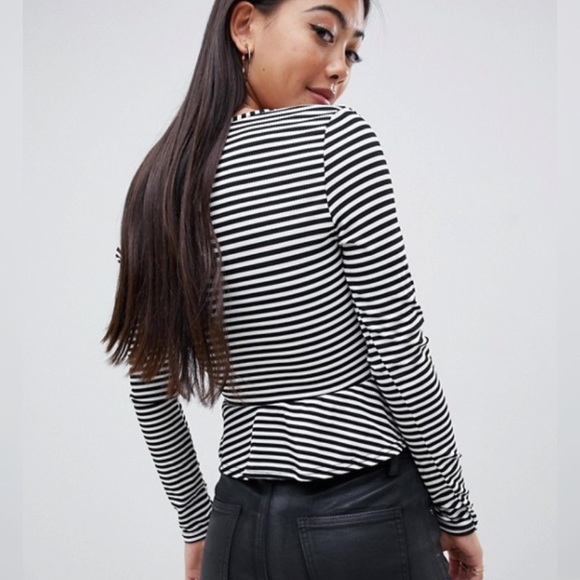 Boohoo- Petite tie side top in stripe - Picture 3 of 7